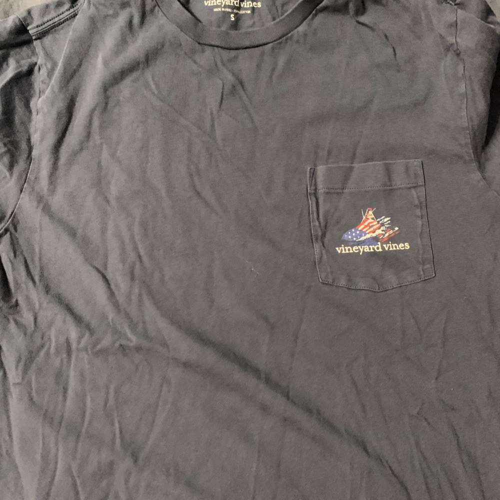 Vineyard vines t shirt